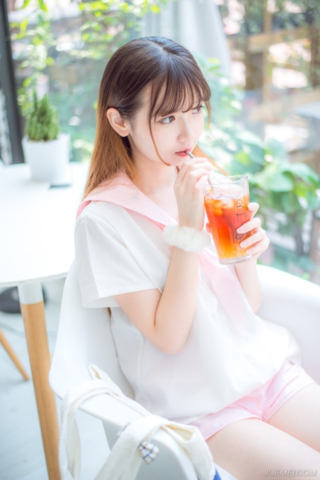 你们的偶像是明星，我的偶像是卫星。——韩寒《后会无期》